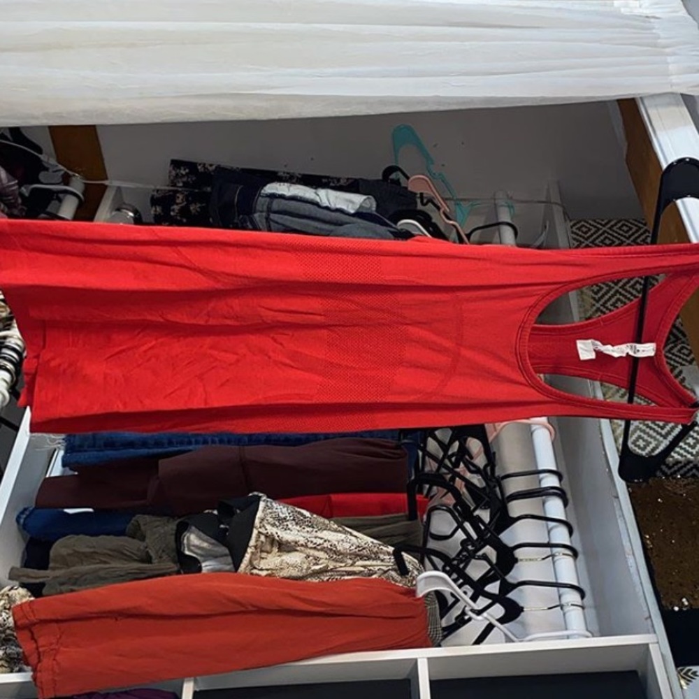 Red lululemon tank top size 8